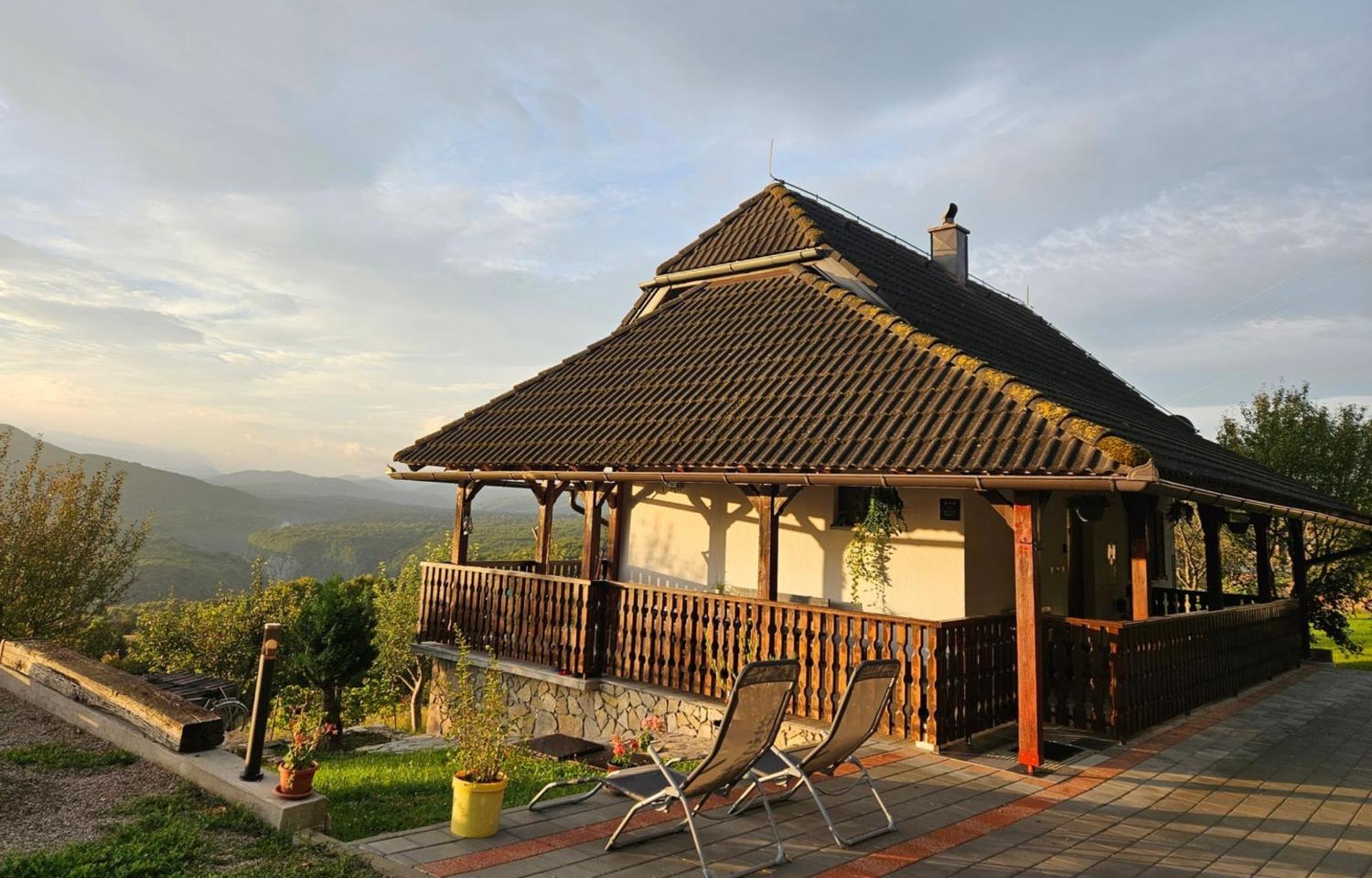 Villa Cozy House Zivko With Balcony Plitvička Jezera Exterior foto